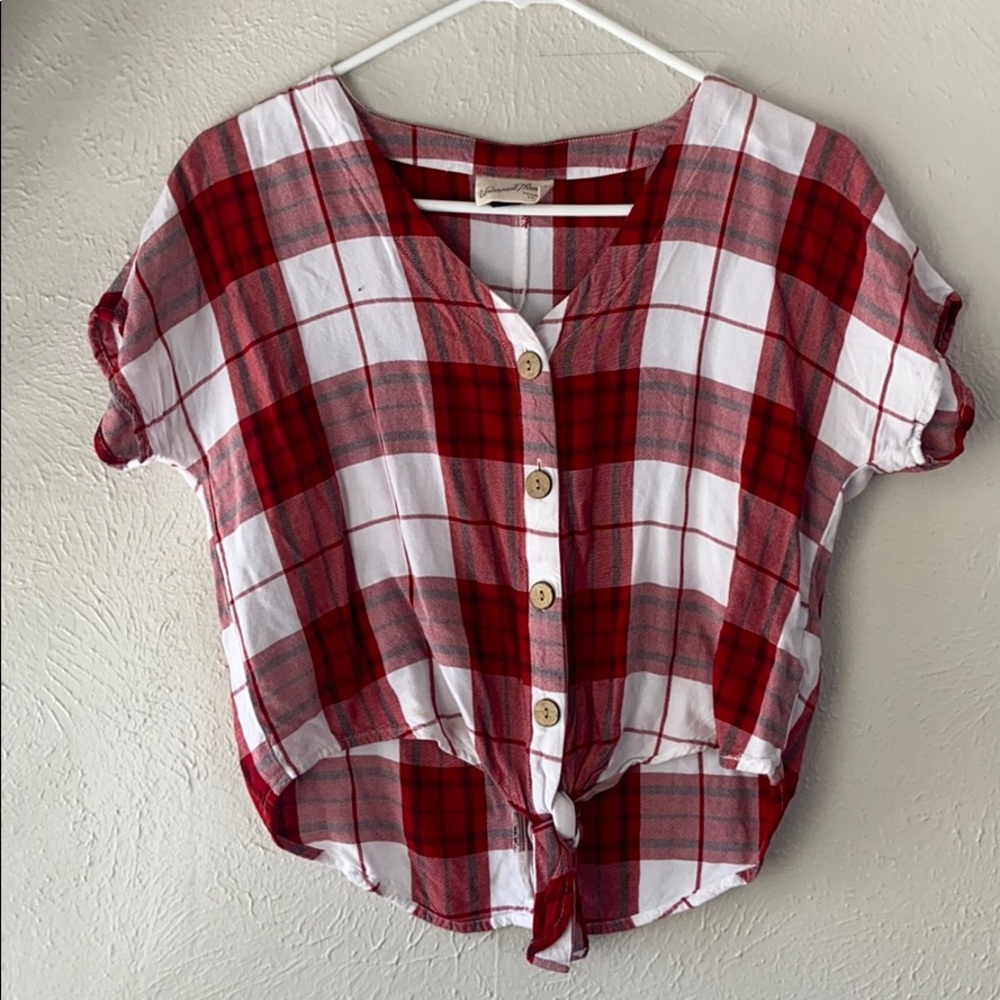 Checkered front tie, button down shirt.
